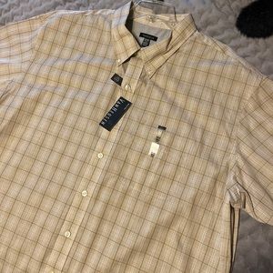 TALL MEN   VAN HEUSEN short sleeve dress shirt.